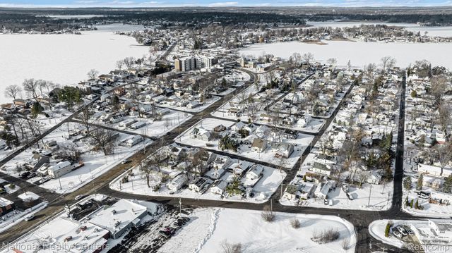 2960 Glenbroke Street, Keego Harbor, MI 48320