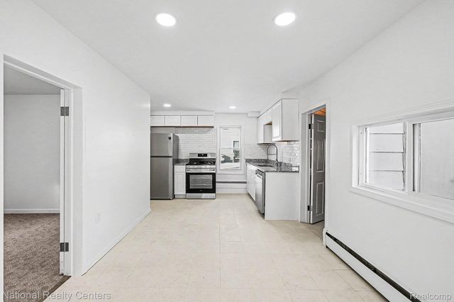 2960 Glenbroke Street, Keego Harbor, MI 48320