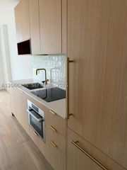 90 NE 32nd ST 807, Miami, FL 33145