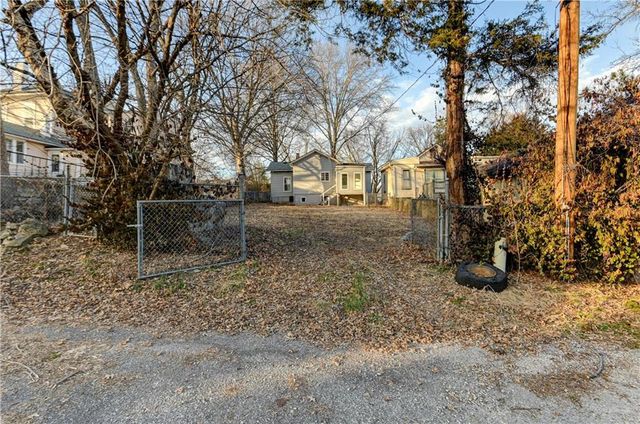 659 Middle Street, Leavenworth, KS 66048