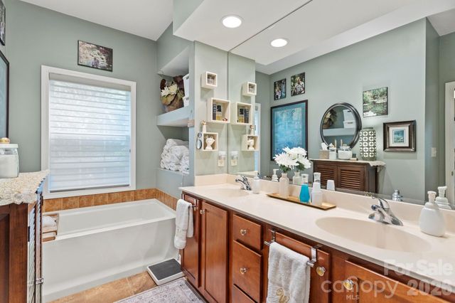 69 Old Pasture Way, Hendersonville, NC 28739