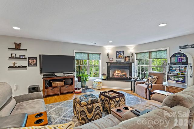 69 Old Pasture Way, Hendersonville, NC 28739