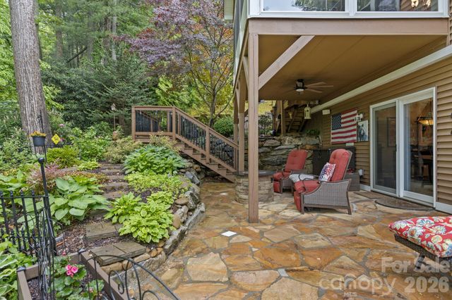 69 Old Pasture Way, Hendersonville, NC 28739
