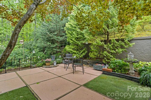 69 Old Pasture Way, Hendersonville, NC 28739