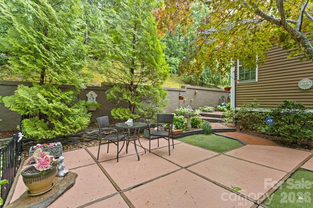 69 Old Pasture Way, Hendersonville, NC 28739