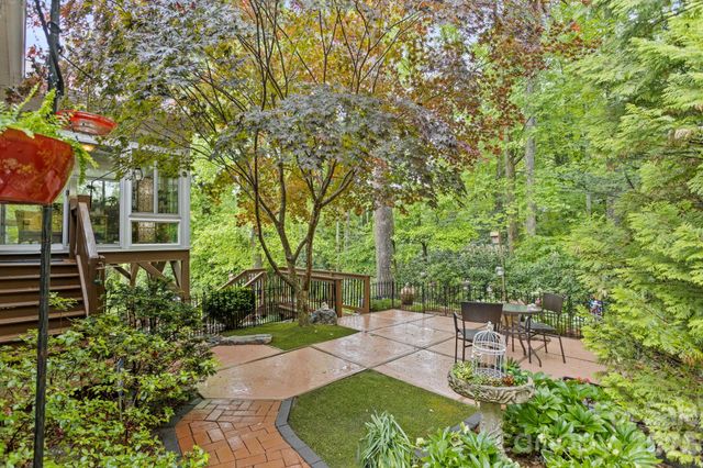 69 Old Pasture Way, Hendersonville, NC 28739
