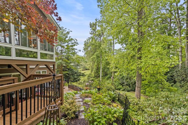 69 Old Pasture Way, Hendersonville, NC 28739