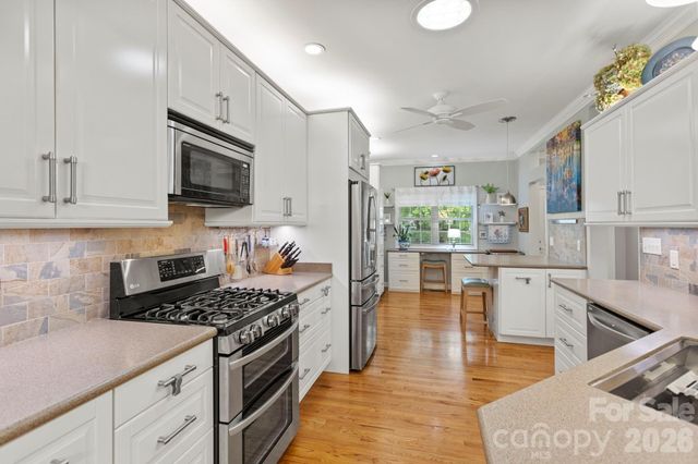 69 Old Pasture Way, Hendersonville, NC 28739