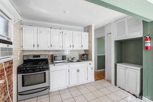68 W edward Street, Iselin, NJ 08830