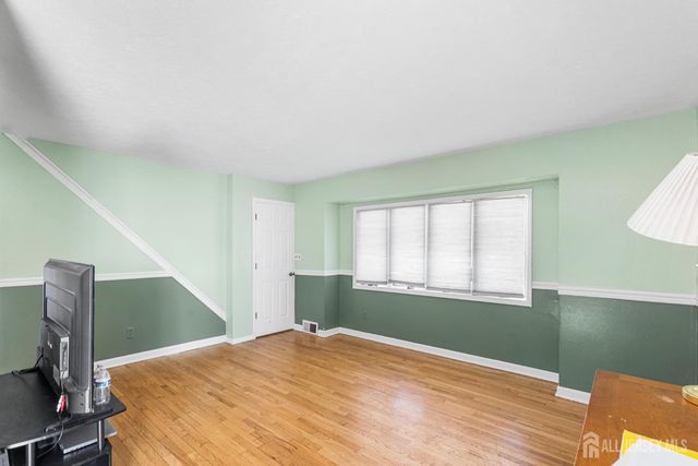 68 W edward Street, Iselin, NJ 08830