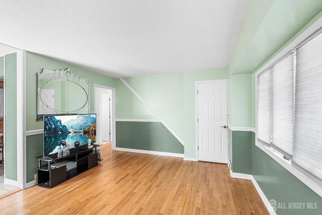 68 W edward Street, Iselin, NJ 08830