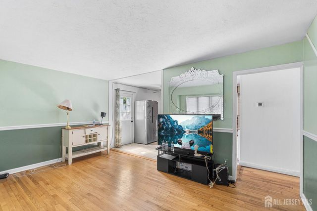 68 W edward Street, Iselin, NJ 08830