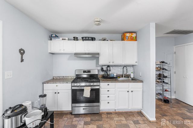 68 W edward Street, Iselin, NJ 08830