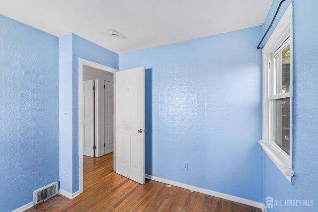 68 W edward Street, Iselin, NJ 08830