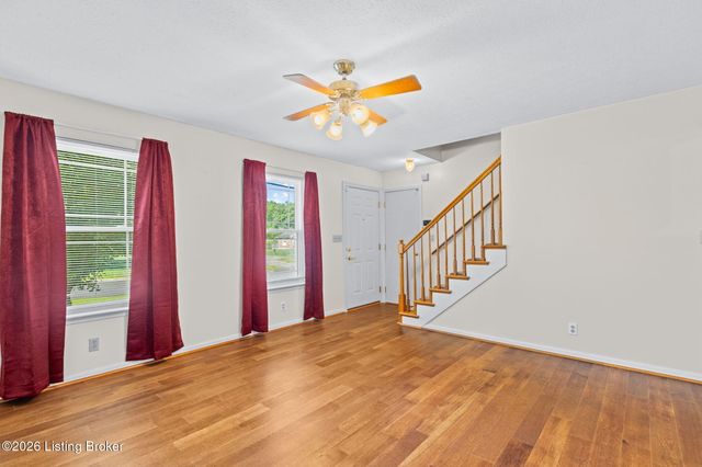 3821 Hillcross Dr, Louisville, KY 40229