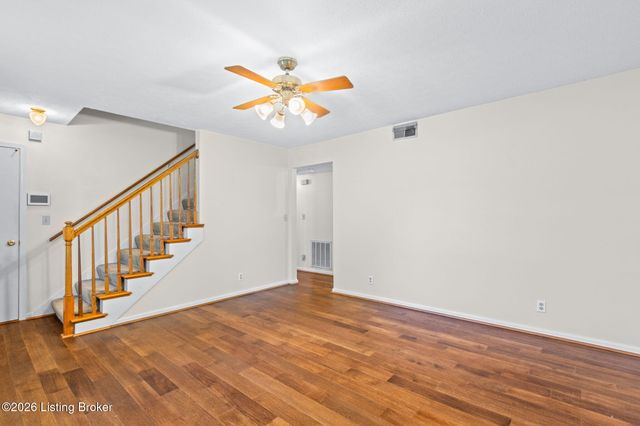 3821 Hillcross Dr, Louisville, KY 40229