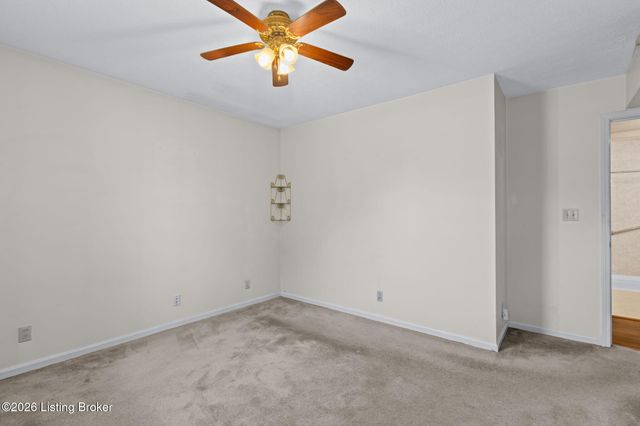 3821 Hillcross Dr, Louisville, KY 40229