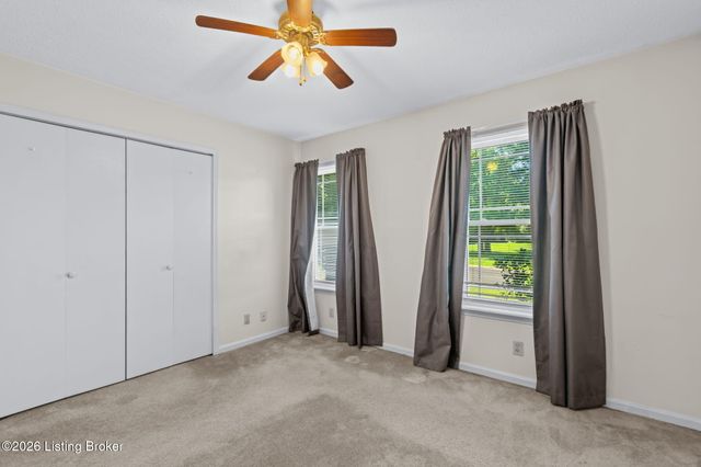 3821 Hillcross Dr, Louisville, KY 40229