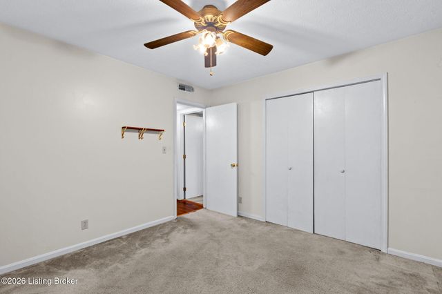 3821 Hillcross Dr, Louisville, KY 40229