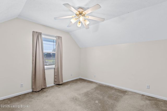 3821 Hillcross Dr, Louisville, KY 40229