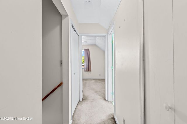 3821 Hillcross Dr, Louisville, KY 40229