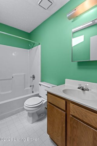 3821 Hillcross Dr, Louisville, KY 40229