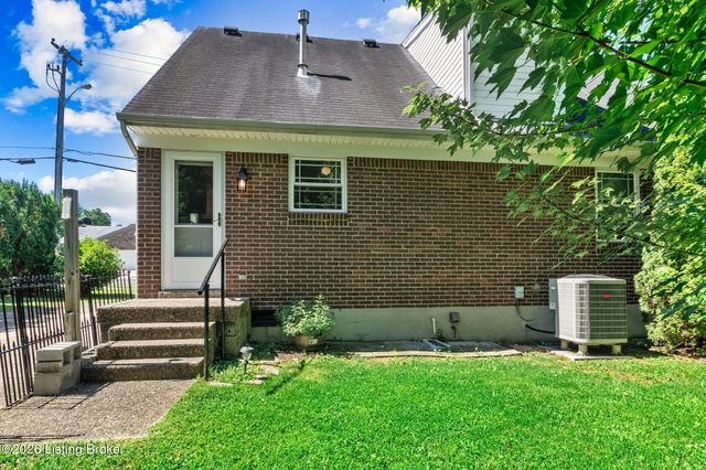 3821 Hillcross Dr, Louisville, KY 40229
