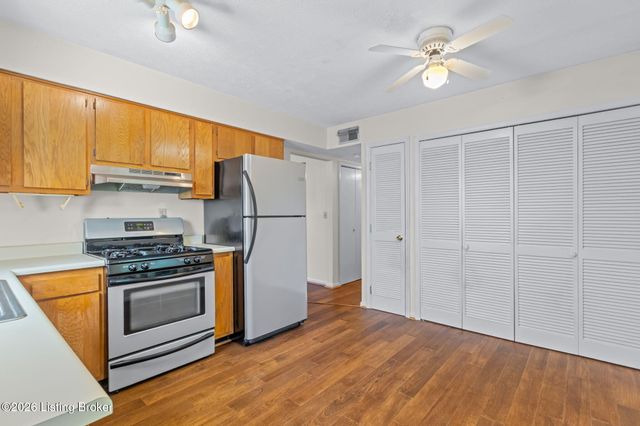 3821 Hillcross Dr, Louisville, KY 40229