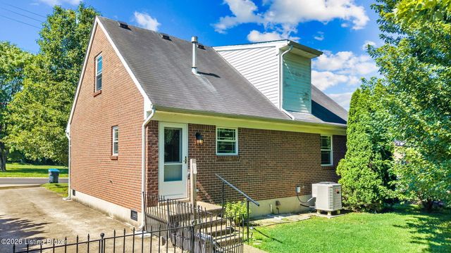 3821 Hillcross Dr, Louisville, KY 40229