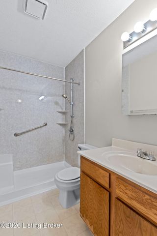 3821 Hillcross Dr, Louisville, KY 40229