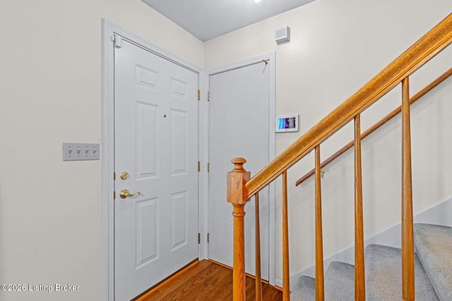3821 Hillcross Dr, Louisville, KY 40229