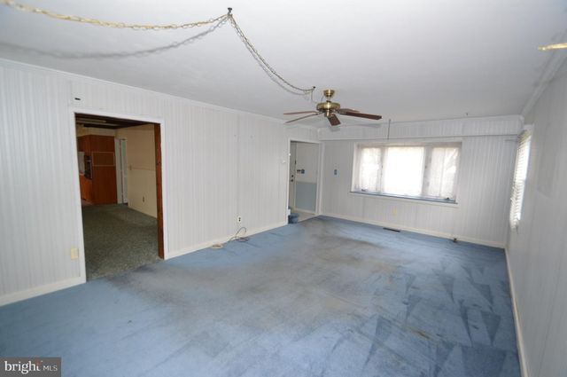 8 HOLTON LN, Willingboro, NJ 08046