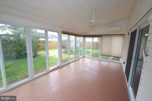 8 HOLTON LN, Willingboro, NJ 08046