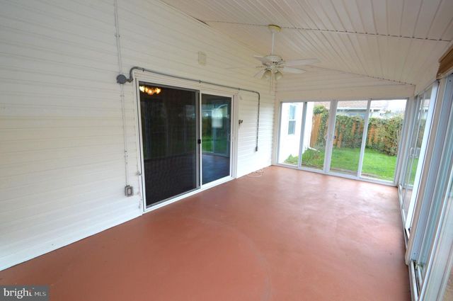 8 HOLTON LN, Willingboro, NJ 08046