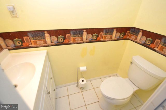 8 HOLTON LN, Willingboro, NJ 08046