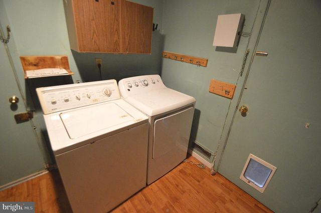 8 HOLTON LN, Willingboro, NJ 08046