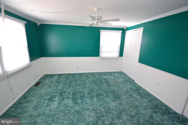 8 HOLTON LN, Willingboro, NJ 08046