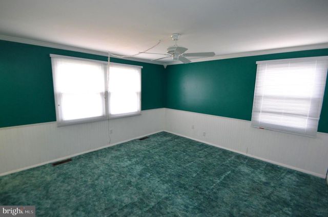 8 HOLTON LN, Willingboro, NJ 08046