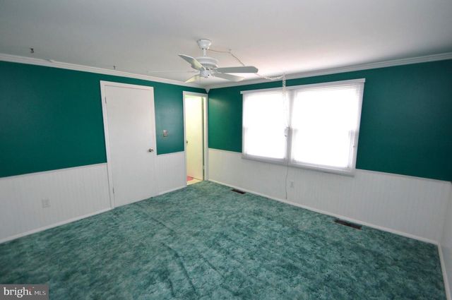 8 HOLTON LN, Willingboro, NJ 08046