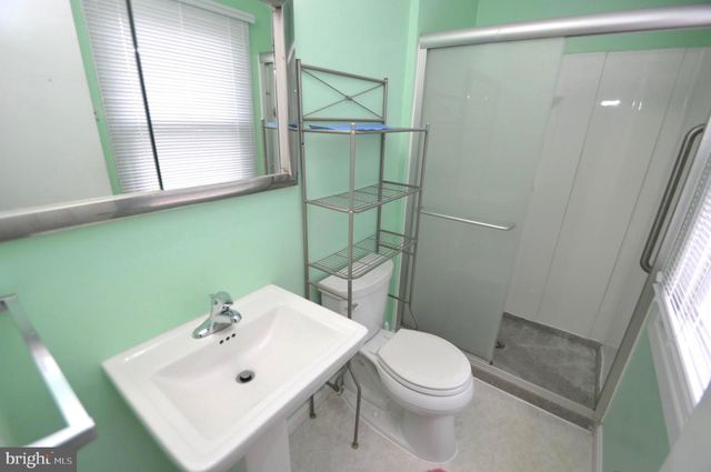 8 HOLTON LN, Willingboro, NJ 08046