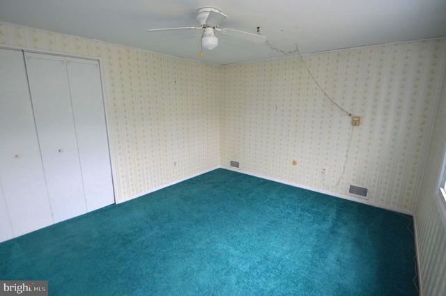 8 HOLTON LN, Willingboro, NJ 08046