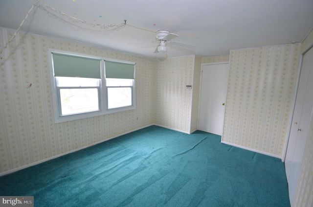 8 HOLTON LN, Willingboro, NJ 08046