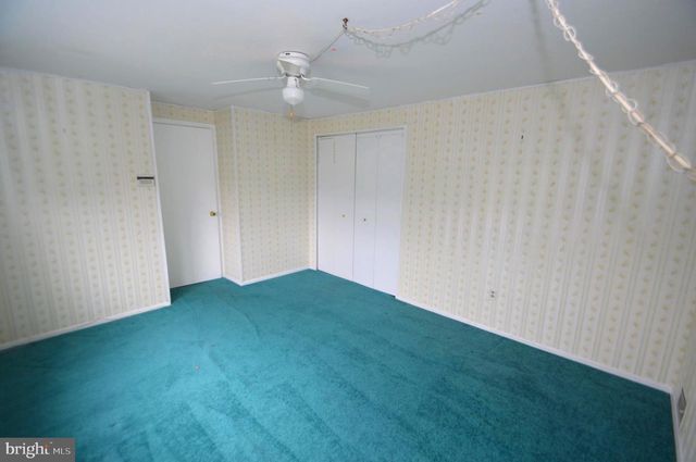 8 HOLTON LN, Willingboro, NJ 08046