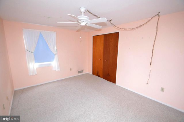 8 HOLTON LN, Willingboro, NJ 08046