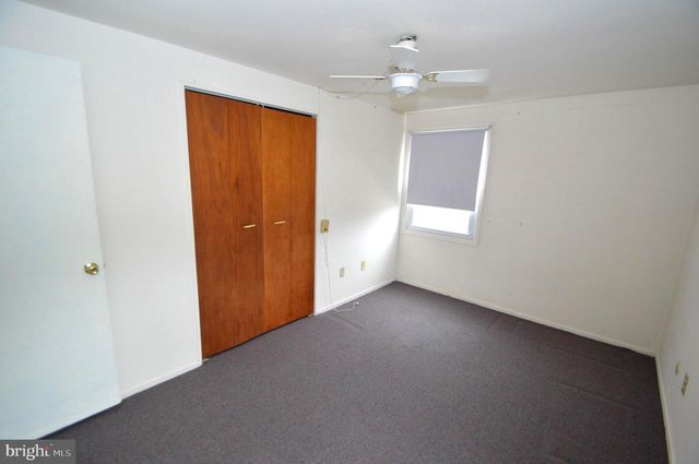 8 HOLTON LN, Willingboro, NJ 08046