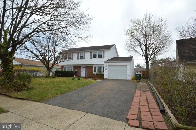 8 HOLTON LN, Willingboro, NJ 08046