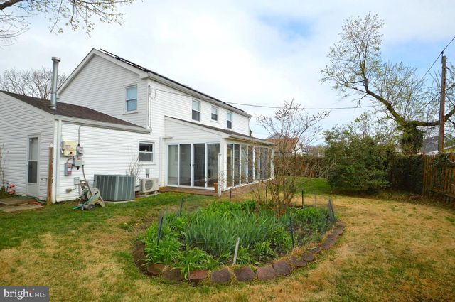 8 HOLTON LN, Willingboro, NJ 08046