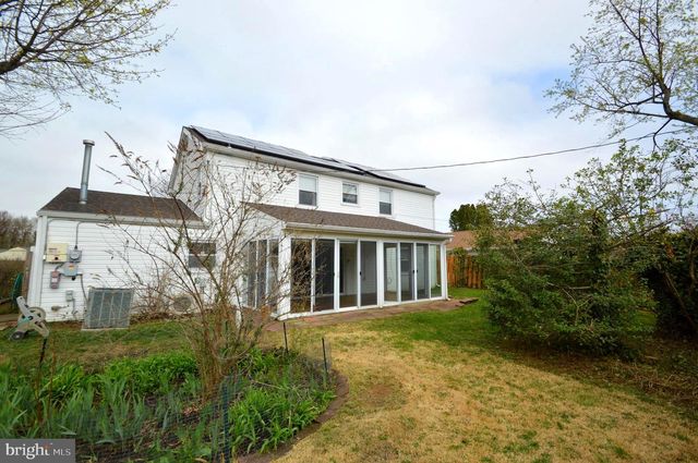 8 HOLTON LN, Willingboro, NJ 08046