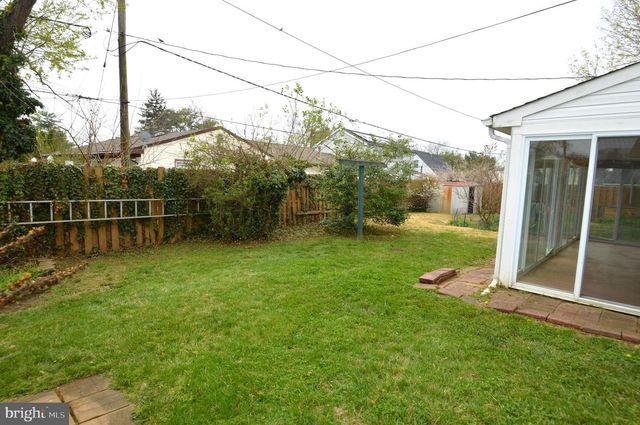 8 HOLTON LN, Willingboro, NJ 08046