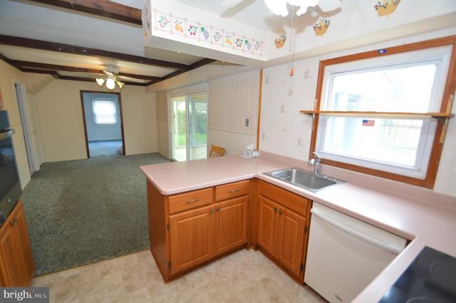 8 HOLTON LN, Willingboro, NJ 08046